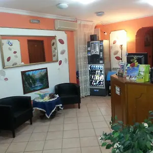 Отель Roxena House